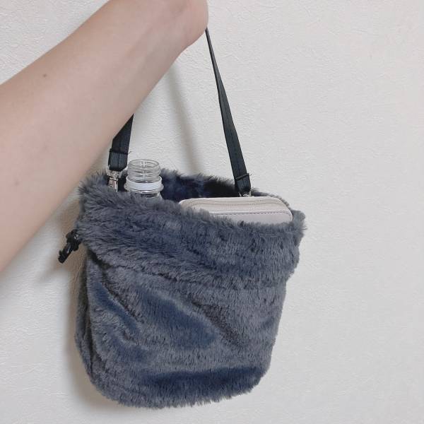 ふわふわモコモコで可愛い♡【ダイソー】「たくさん入る」”エコファー巾着トートバッグ”特集