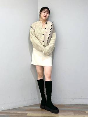 罪深いかわいさ♡【旬コーデ】オシャレさんは今年も「ミニ丈 × 黒ロングブーツ」に夢中！