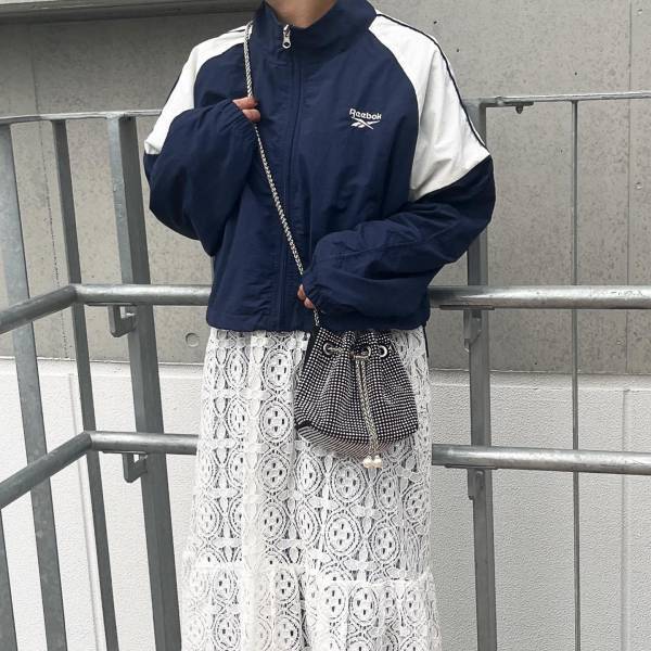 「激アツのReebokとコラボ」【しまむら】「お値段以上」で「感激」した”ナイロンジャケット”