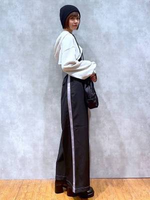 縦長効果◎【ラインパンツ】がスポーティー × モードでおしゃれ！