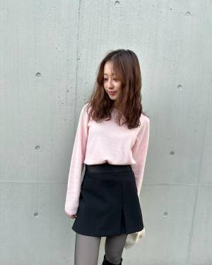 《コーデが華やかに！》みんなから注目される♡「カラーニット」って？