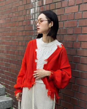 《コーデが華やかに！》みんなから注目される♡「カラーニット」って？