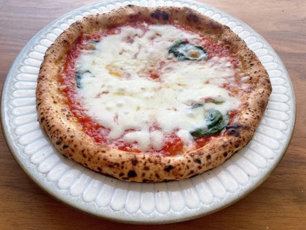 ＜本格的で激ウマ！＞「1,000円以上しそう」なのに『581円』！【セブンイレブン】“金のマルゲリータ”が絶品