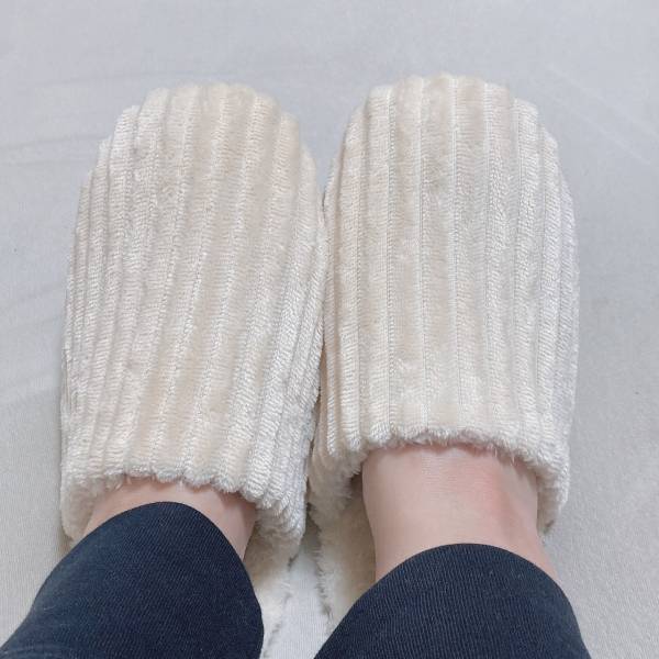 え【ダイソー】スゴすぎない！？「可愛くて優秀」って最高…♡冷え防止！“あったかスリッパ”紹介