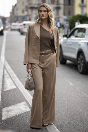 ベーシックカラーだけで、こんなに垢抜ける！ 最旬「ニット」コーデ【ストリートスナップ】