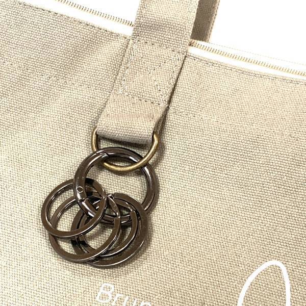 ＜既に品薄！？＞「ラスト1個」だった！「機能的」で超「便利」！【ダイソー】“キーホルダー”紹介