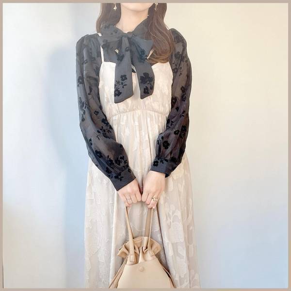 「とんでもなく高見え」でこれは買い！【しまむら】「大人可愛いが詰まった」”花柄ブラウス”4選