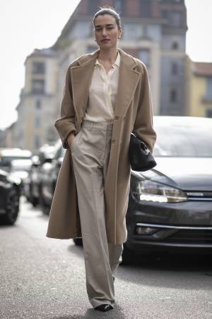 その着回しやすさ、病みつき！ 「ベージュパンツ」最旬着こなし術【ストリートスナップ】