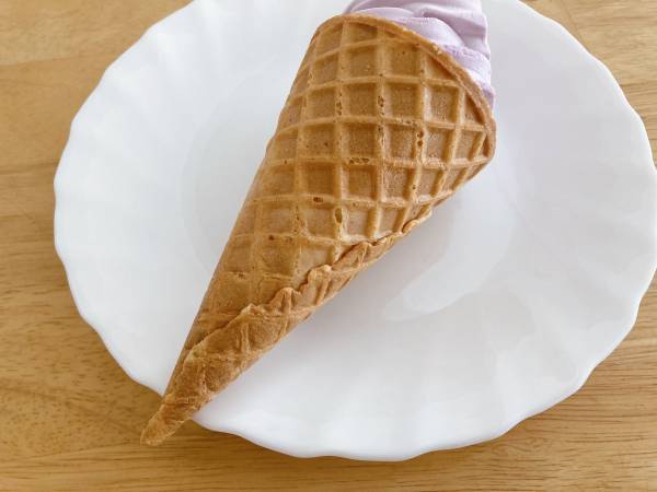 秋の味覚！紅芋を楽しめるアイスがウマッ！【セブンイレブン】濃厚ソースが贅沢すぎる”紅芋アイス”