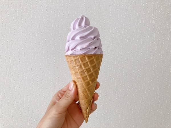 秋の味覚！紅芋を楽しめるアイスがウマッ！【セブンイレブン】濃厚ソースが贅沢すぎる”紅芋アイス”