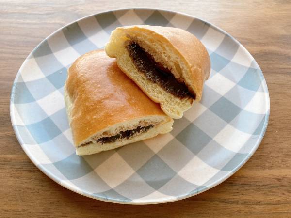 「138円」でこのボリュームは大満足！【ファミリーマート】Wチョコクリームがたっぷり”生コッペパン”の新作登場