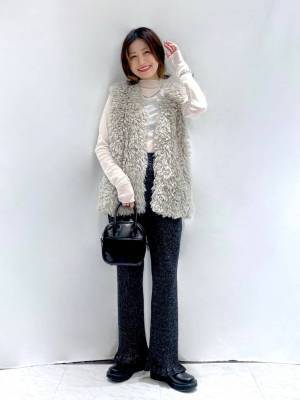 いつものコーデに【もこもこベスト】が可愛い♡ 今すぐ真似したい「最旬コーデ」