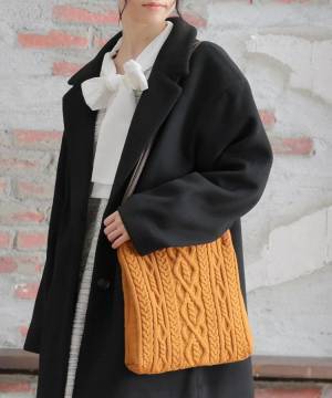 冬コーデのマンネリ解消♡【ハニーズ】主役級の存在感♡「ふわもこバッグ」