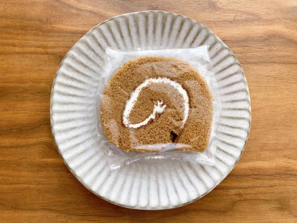 やっぱり「本格派」！【AfternoonTea×ファミリーマート】の新作”紅茶ロールケーキ”はアッサムの香りが口いっぱいに広がる～！