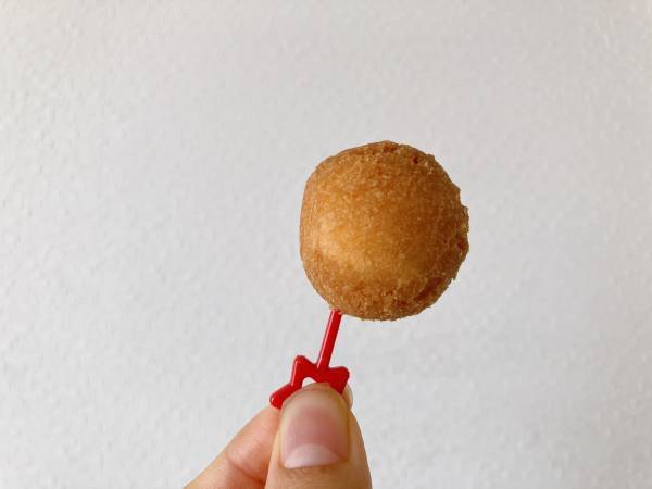 「ついつい手が伸びる」優しい甘さがたまらん…！【セブンイレブン】”米粉のドーナツ”はコロンと可愛い♡