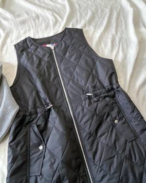 【しまむら】が「本気」出してきた！！《2970円》って信じられない”キルティングベスト”2選