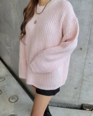 「大人ピンク」で「こなれた印象」に！【GU】「ちくちくしない」”セーター”がいい！