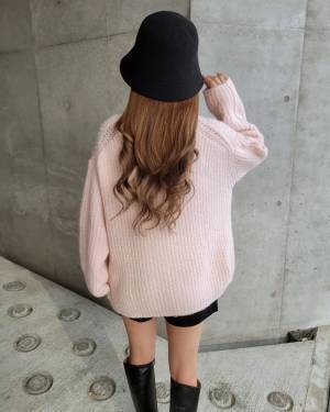 「大人ピンク」で「こなれた印象」に！【GU】「ちくちくしない」”セーター”がいい！