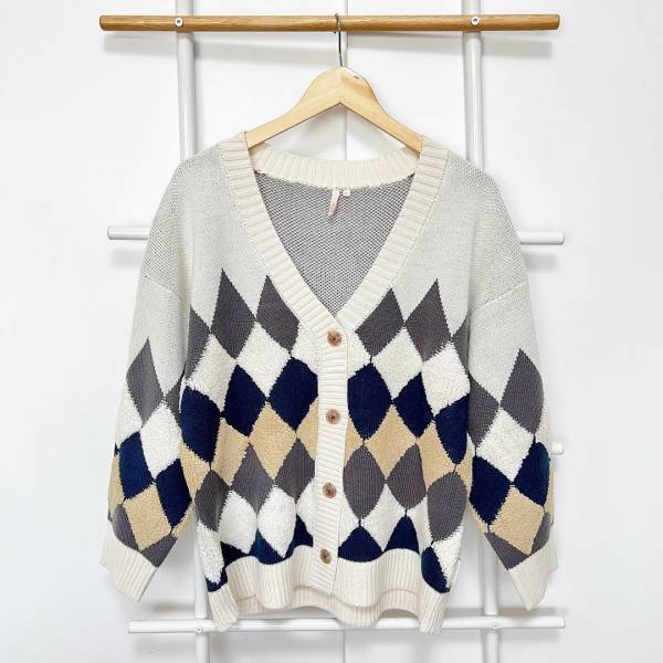 「安い！」「むちゃくちゃ可愛くて一目惚れ」【しまむら】コスパ良し“カーディガン”に感動