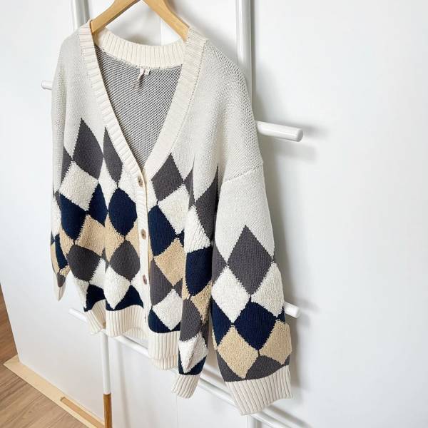 「安い！」「むちゃくちゃ可愛くて一目惚れ」【しまむら】コスパ良し“カーディガン”に感動