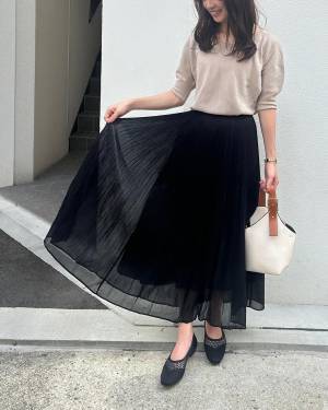 「どんな洋服とも相性抜群！！！」【ユニクロ】「一目惚れ」した“理想的なスカート”紹介