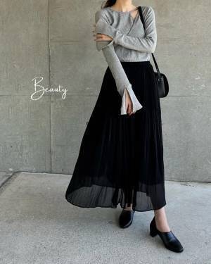 「完売前に」見つけたい！！【ユニクロ】「史上最高」の”プリーツスカート”は「要チェック」