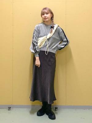 スタッフもリアルバイ‼︎【ローリーズファーム】秋冬大活躍間違いなし♡「ベロアトップス」