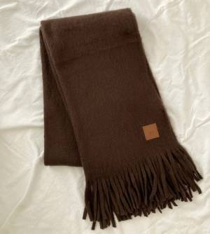 この可愛さと高級感に「買わずにはいられなかった」！！【しまむら】「ヘビロテ確実」な冬の必需品”マフラー”を発見