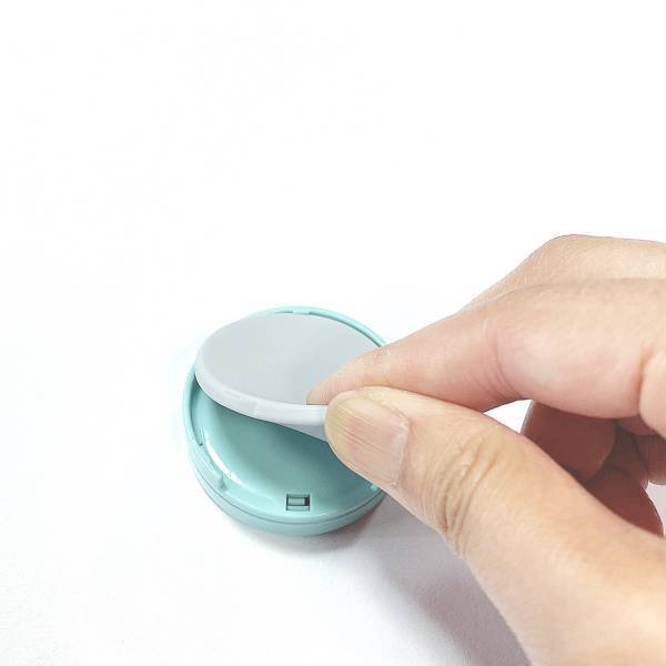 もう「あ、失敗した（泣）」にサヨナラ！！【セリア】これ一つで印鑑がキレイに押せる！”便利グッズ”は持ち運びにも◎