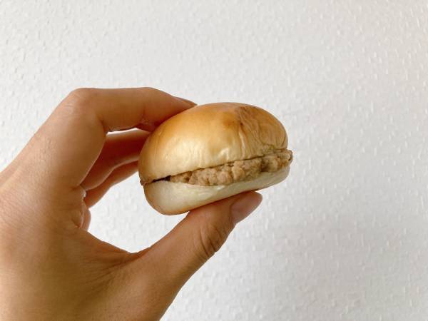 「濃厚」で激うまぁ～♡「パクっと食べやすい」【ファミリーマート】“ミニてりやきバーガー”紹介