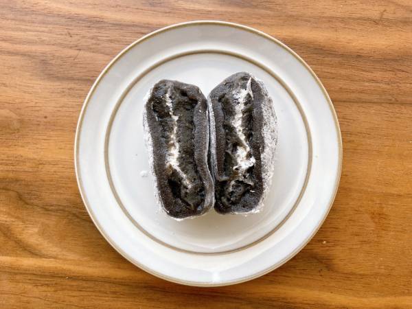 「200kcal以下」で超絶絶品！！【セブンイレブン】「もちもち食感」に衝撃！“黒ごま大福”