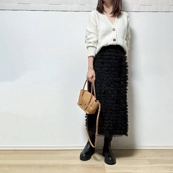 【ユニクロ】で発見！！「形が新鮮」な”カーディガン”はコーデの「バランス」が取りやすい♡