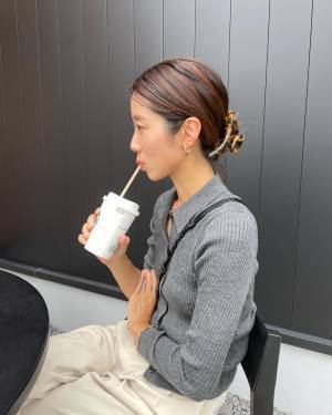 「細見え力がすごすぎる」！！【ユニクロ】『グレー』が「超可愛い」”ポロカーディガン”