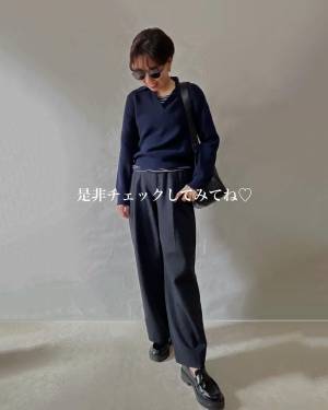 まさに「トレンド」！！【ユニクロ】の「スタイルアップ」と「細見え」する“ネイビートップス”