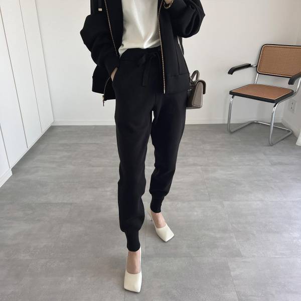 「なんとか」ゲット！！我慢できず「全色買い」【GU】ガンガン穿きたい”きれいめニットボトムス”は何より楽！