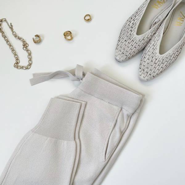 「なんとか」ゲット！！我慢できず「全色買い」【GU】ガンガン穿きたい”きれいめニットボトムス”は何より楽！