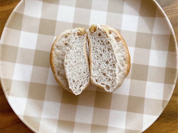 「まるでパン屋さん」の「本格的な味わい」！【セブンイレブン】1袋で1／2日分の食物繊維が摂れちゃう「くるみパン」