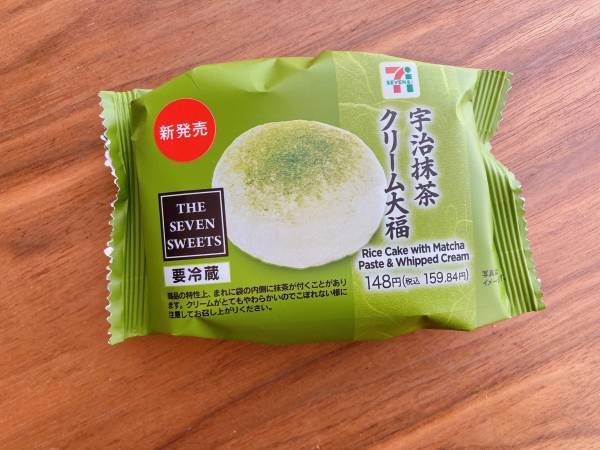 「餡がたっぷり」で幸せ～♡なのに「134kcal」で歓喜！！【セブンイレブン】“宇治抹茶クリーム大福”紹介