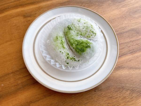 「餡がたっぷり」で幸せ～♡なのに「134kcal」で歓喜！！【セブンイレブン】“宇治抹茶クリーム大福”紹介