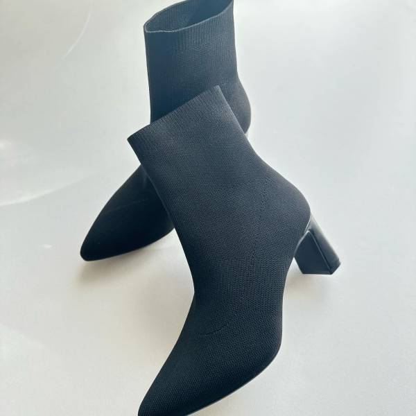 再販アイテムも見逃すなッ！！【GU】やっぱ黒が正解かも♡「人気ショートブーツ」