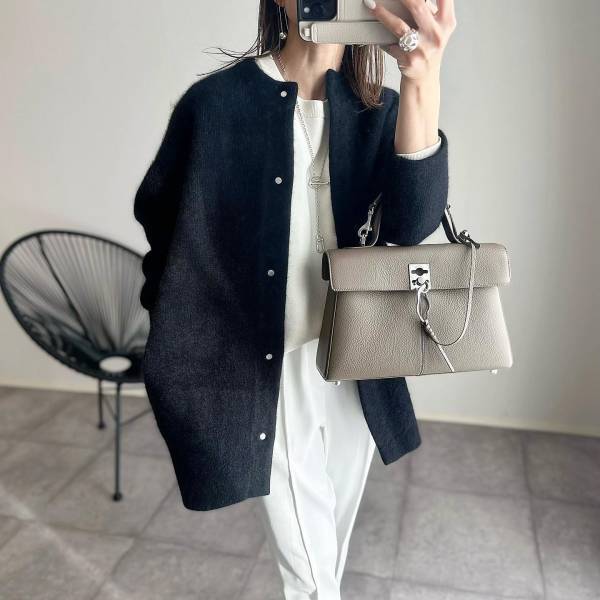 ＜コレは買い！＞「ニットとスウェットの間」って何！？【ユニクロ】「ホワイト」が可愛い“トップス”紹介