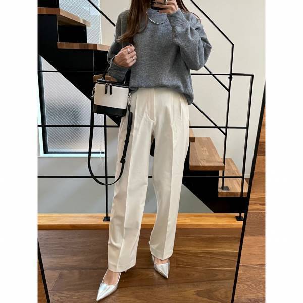 【UNIQLO】【ZARA】のアイテムを使ったグレー×ホワイトコーデ特集