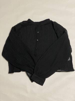 この冬…「絶対ゲット」したいっ？！【しまむら】「寒い季節」にこそ着まわしたい”シアートップス”