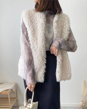 ＜完売 → 再入荷！！＞【GU】に急げーッ！！重ね着に大活躍♡「シアープリントT」