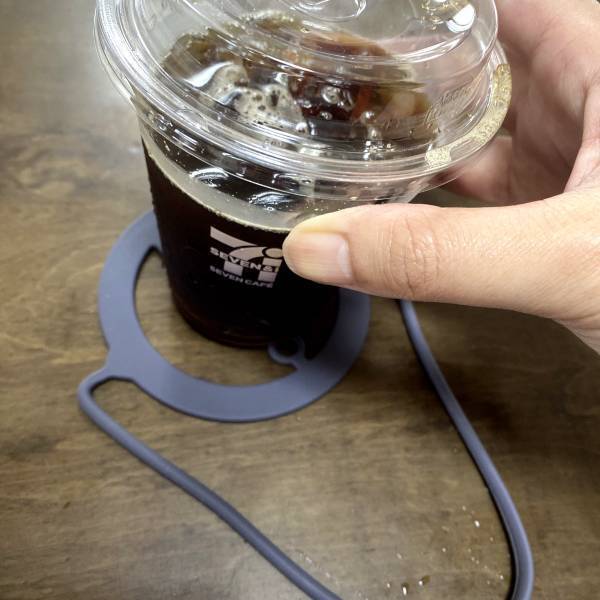 「再入荷」された「便利」アイテム♡【キャンドゥ】「あっという間」に売り切れた”ドリンクカップホルダー”が「画期的」！