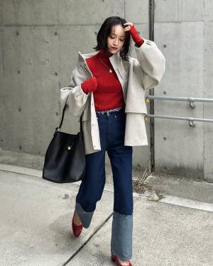 冬デートの主役に♡ こりゃ真似したくなる！ 大人女子の【赤ニットコーデ】