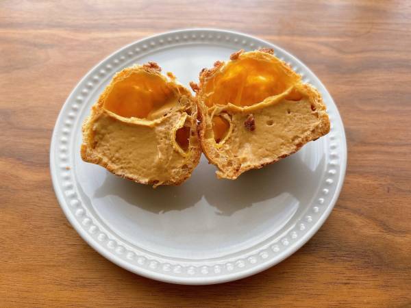 「ほっと一息」つくのにピッタリ！！【ファミリーマート】「カリっと食感」が癖になる”キャラメルシュー”が「魅力的」♡