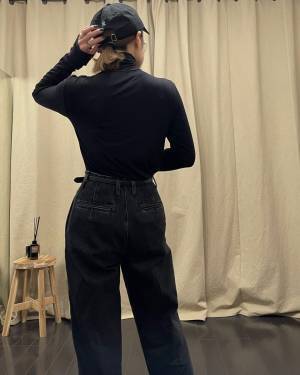 「脚長効果」すごっ！！【ユニクロ】「旬」の”デニム”は「ノンストレス」で「今っぽ」コーデ♡