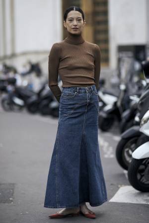 トレンド「レッド」も小物で取り入れれば簡単！ 【ストリートスナップ】