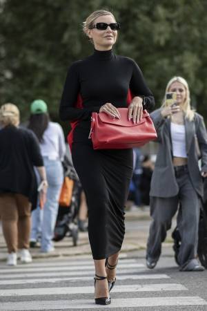 トレンド「レッド」も小物で取り入れれば簡単！ 【ストリートスナップ】